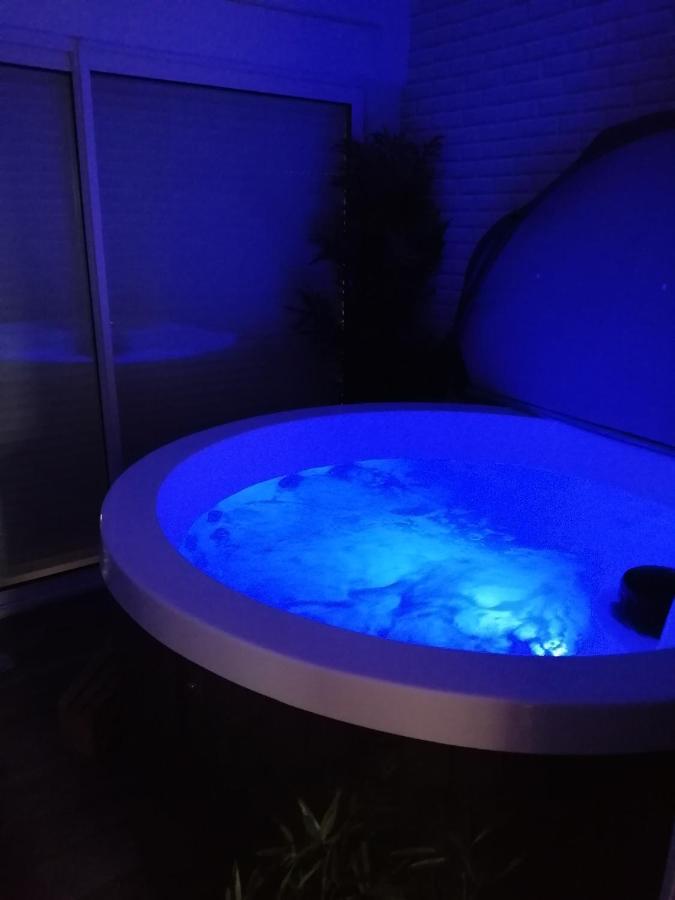 Villa Bord De Mer Avec Piscine Et Jacuzzi ปีเนสตอง ภายนอก รูปภาพ